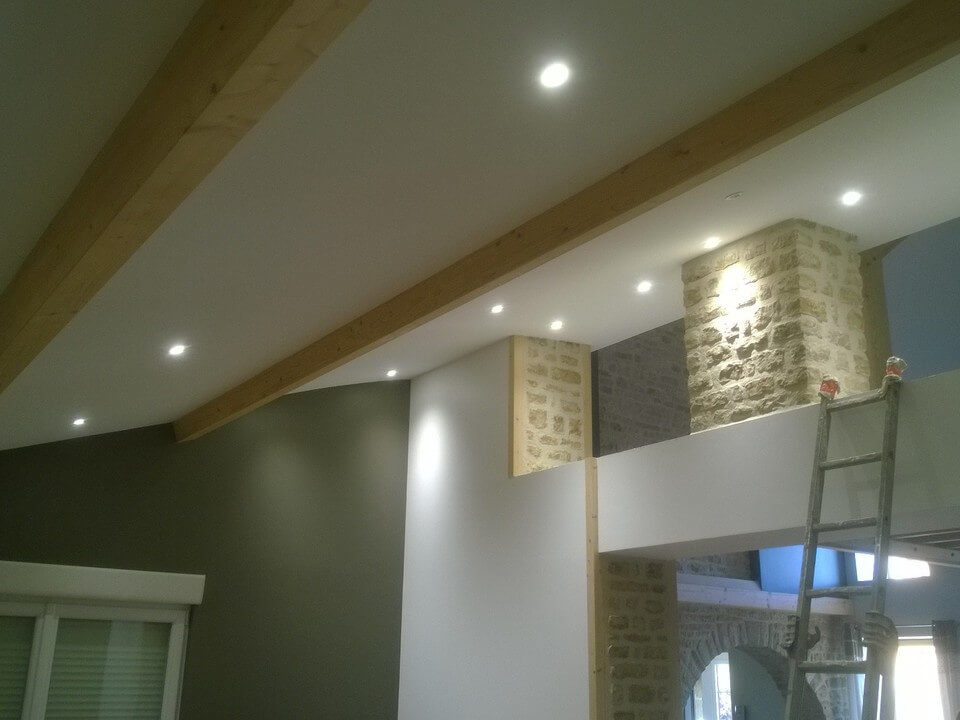 Tavane cu corpuri de iluminat